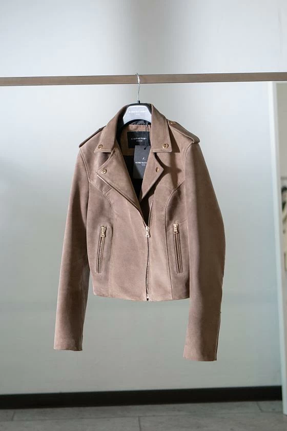 Косуха в замше Classic Бежевый графит