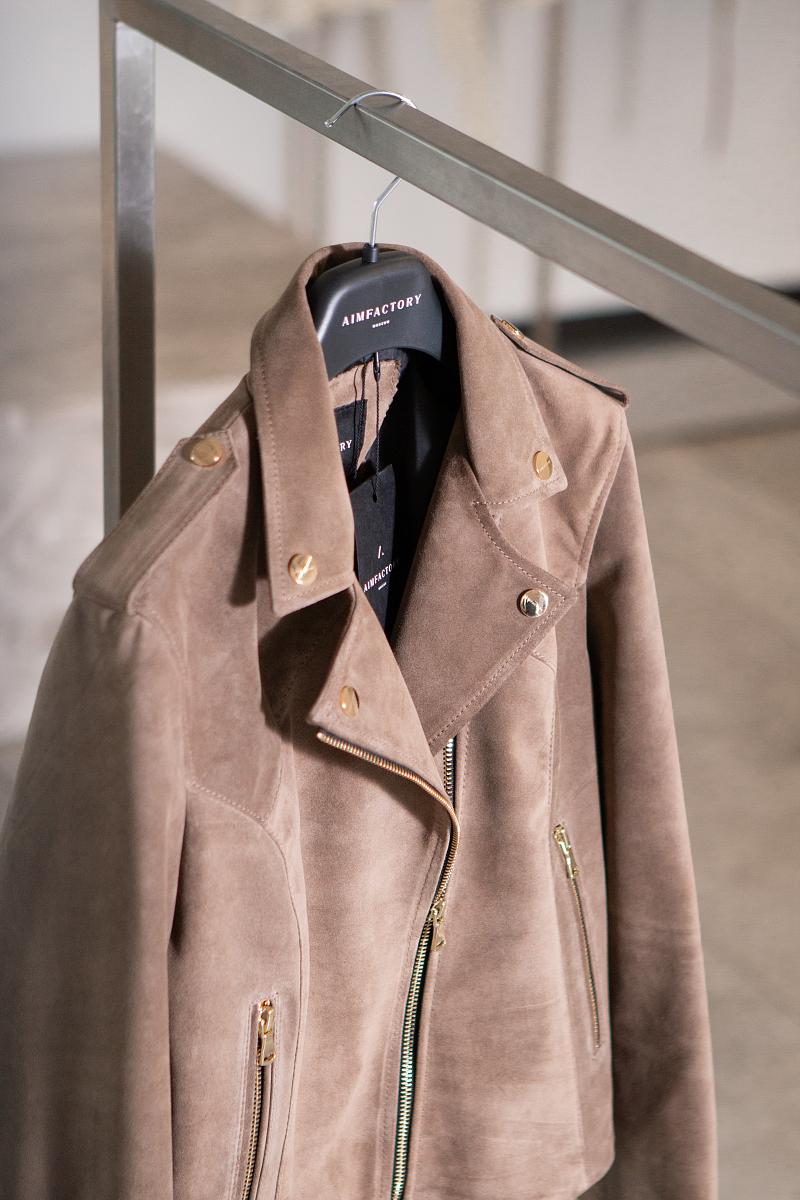 Косуха в замше Classic Бежевый графит - 1